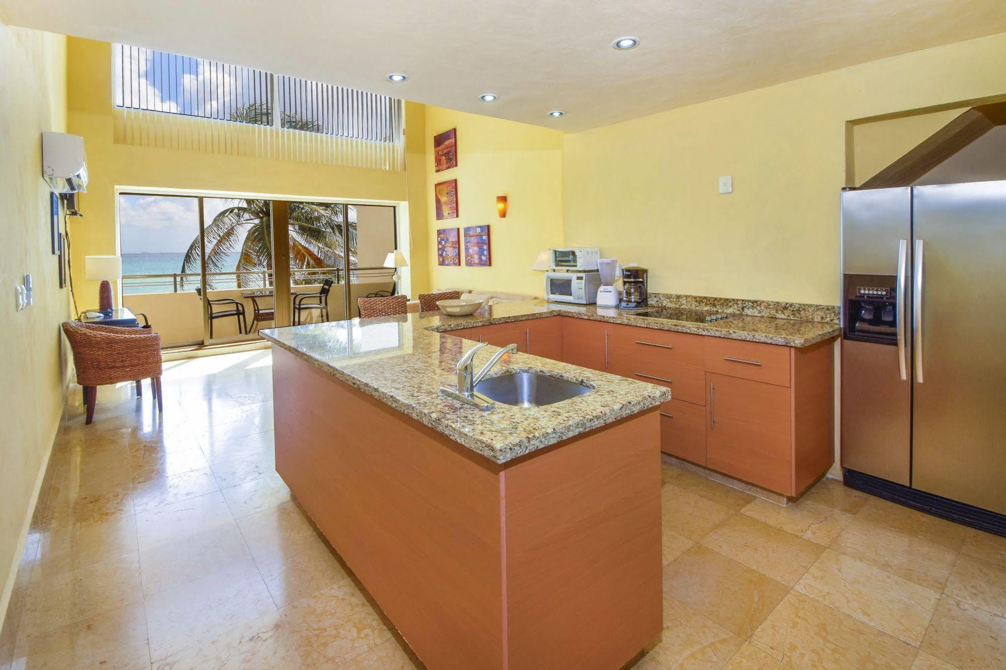 Ocean Plaza Condos Плая-дель-Кармен Экстерьер фото